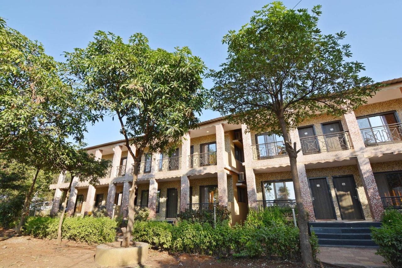 Oyo Midway Park Resort Atgaon Bagian luar foto